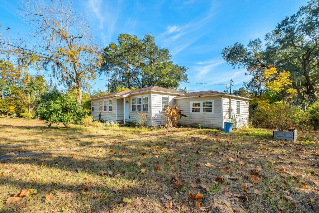 Photo of 721 S Bellamy Drive, Quincy, FL 32351 (MLS # 399587)