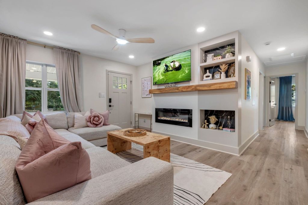 Photo of 2412 Surrey st St, Tallahassee, FL 32304 (MLS # 393598)