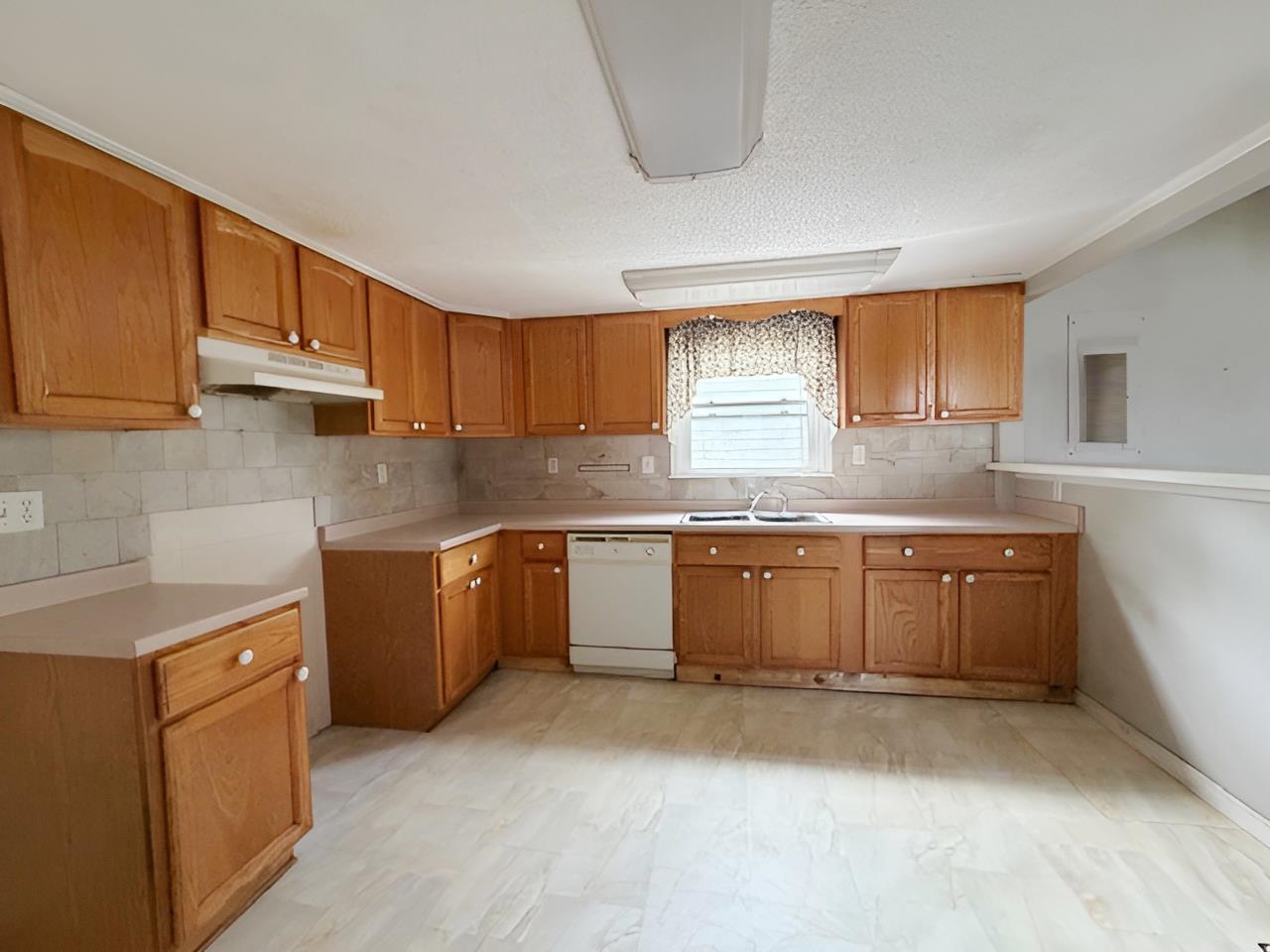 710 N CALHOUN Street