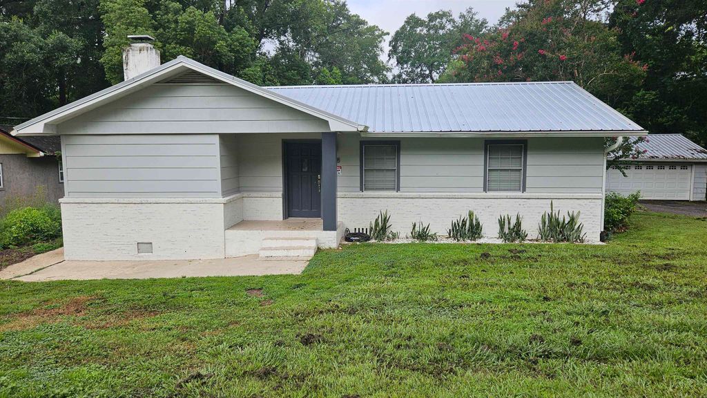 Photo of 1108 Cuerno Street, Tallahassee, FL 32304 (MLS # 389105)