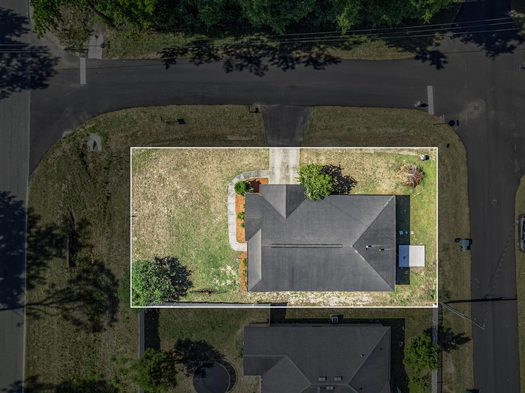 Photo of 81 Sarsi Drive, Crawfordville, FL 32327 (MLS # 399486)