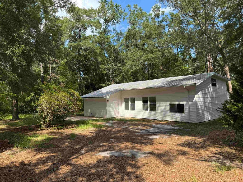 Photo of 122 Horseshoe Trail, Crawfordville, FL 32327 (MLS # 389829)