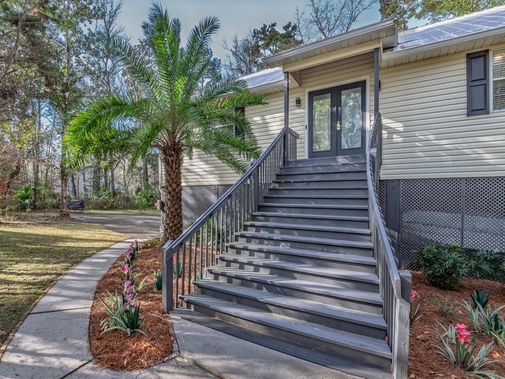 Photo of 426 River Plantation Road, Crawfordville, FL 32327 (MLS # 394945)