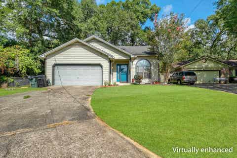 Photo of 2509 NE Bluebell Place, Tallahassee, FL 32308 (MLS # 402268)