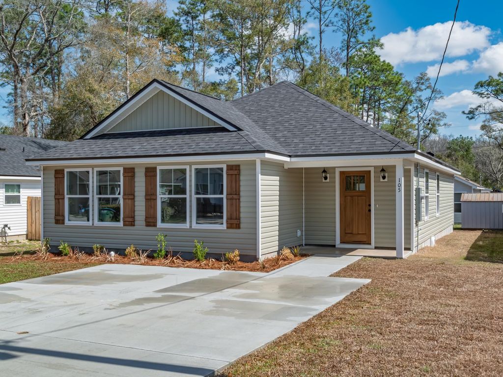 Photo of 21 Klickitat Drive, Crawfordville, FL 32327 (MLS # 399093)