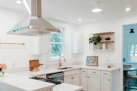 Tiny photo for 1106 Pine Street St, Tallahassee, FL 32303 (MLS # 390197)