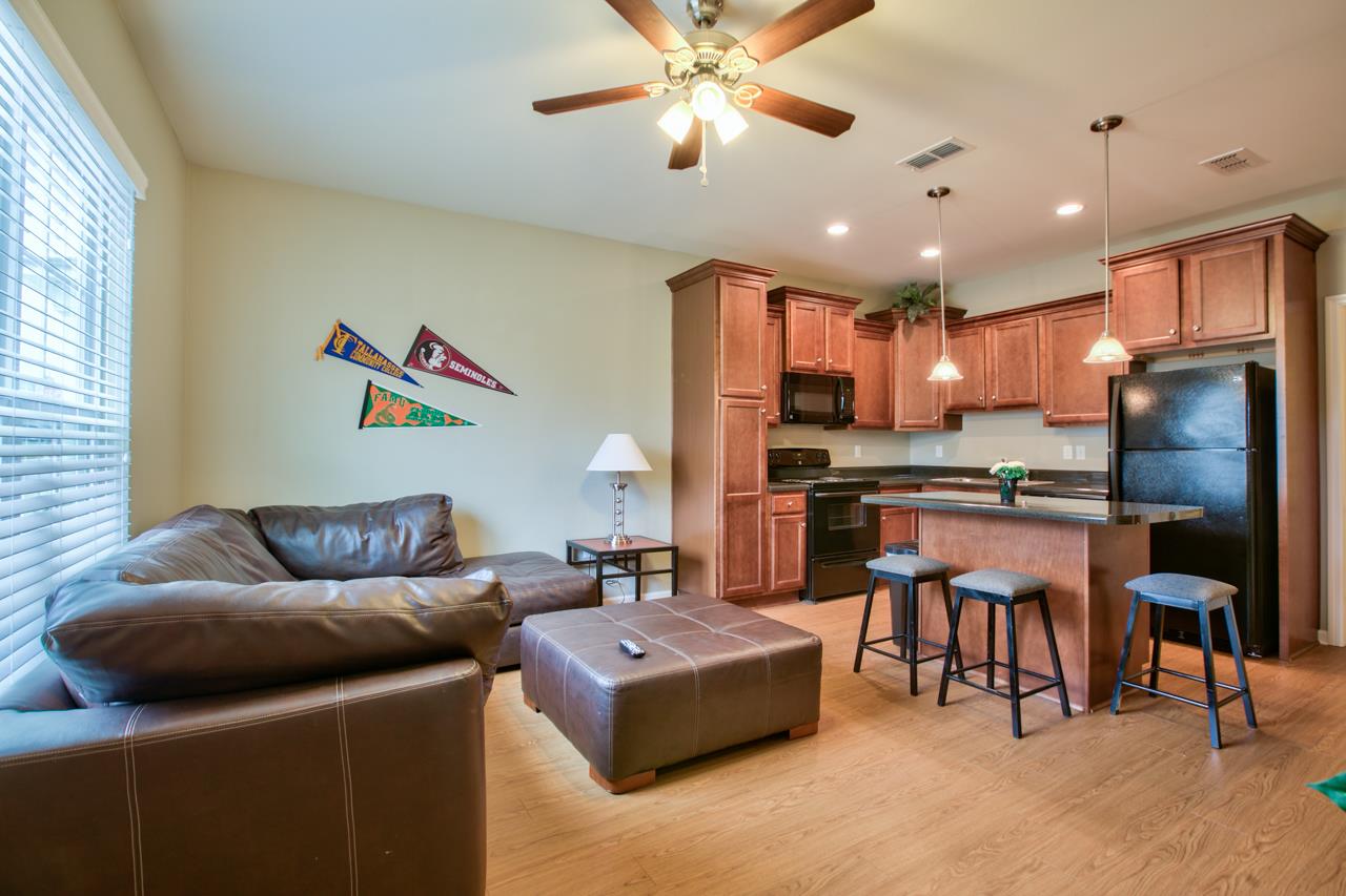 1987 Bloomington Avenue 8 Unit Building