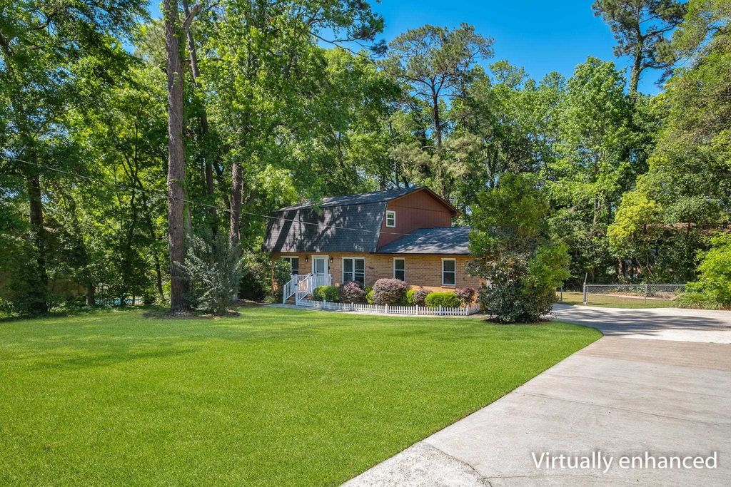 Photo of 2400 Castletower Road, Tallahassee, FL 32301 (MLS # 398313)