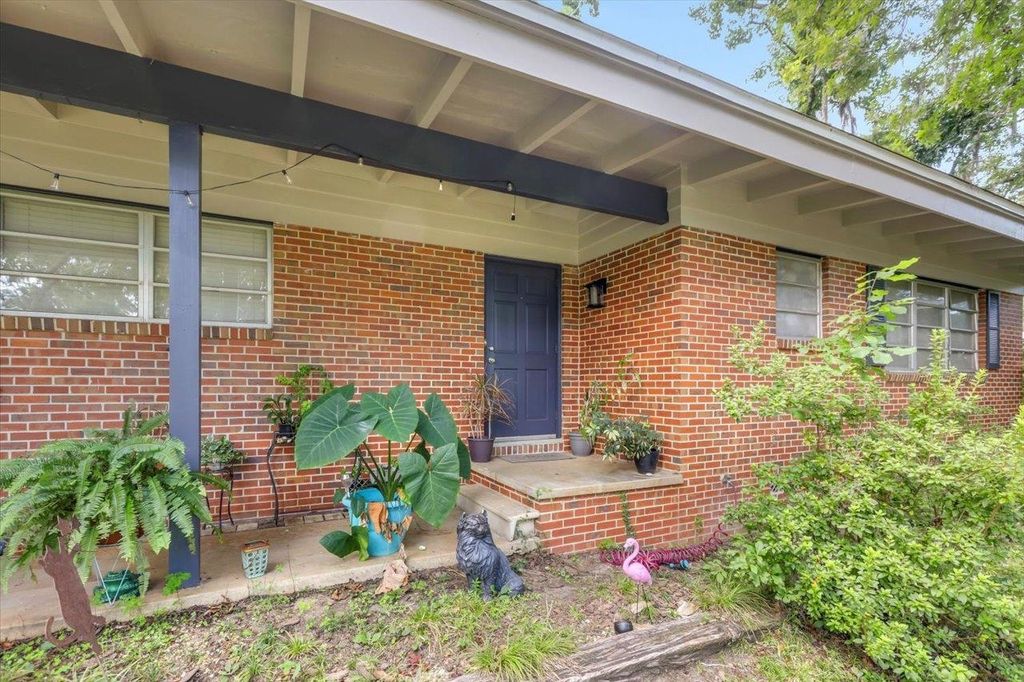 Photo of 1612 HASOSAW NENE, Tallahassee, FL 32301 (MLS # 399218)