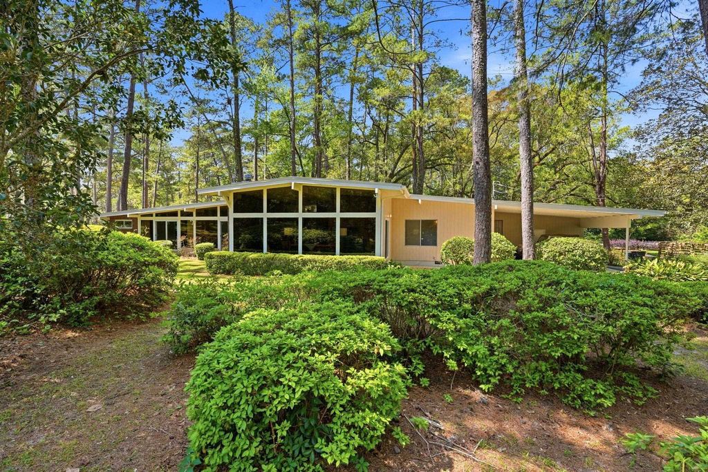 Photo of 810 Middlebrooks Circle, Tallahassee, FL 32312 (MLS # 398043)