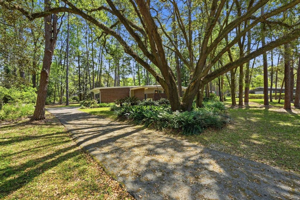 Photo of 810 Middlebrooks Circle, Tallahassee, FL 32312 (MLS # 398043)