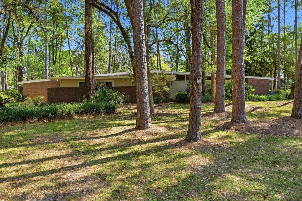 Photo of 810 Middlebrooks Circle, Tallahassee, FL 32312 (MLS # 398043)