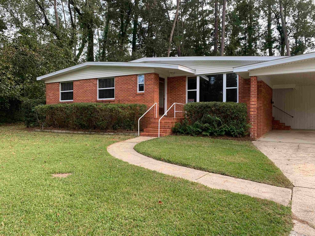 Photo of 1915 Sunset Lane Ln, Tallahassee, FL 32303 (MLS # 391803)