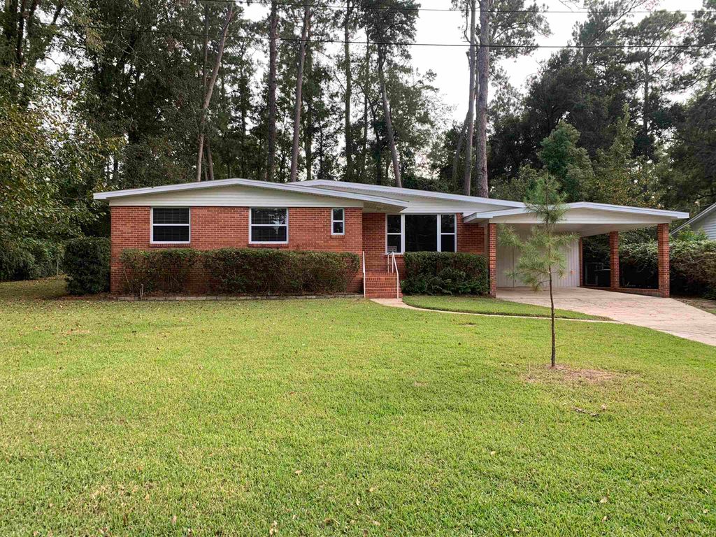 Photo of 1915 Sunset Lane Ln, Tallahassee, FL 32303 (MLS # 391803)