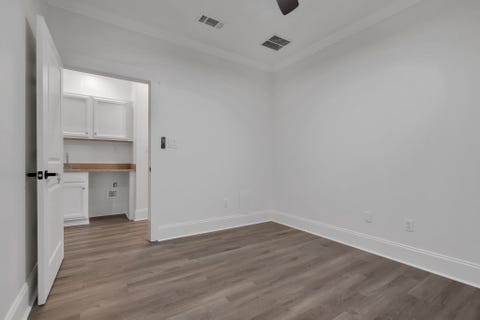 Tiny photo for 1725 NE Capital Circle #205, Tallahassee, FL 32308 (MLS # 400645)