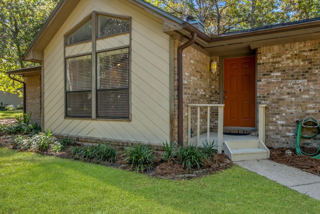 Photo of 3535 Cherokee Ridge Trail, Tallahassee, FL 32312 (MLS # 391934)