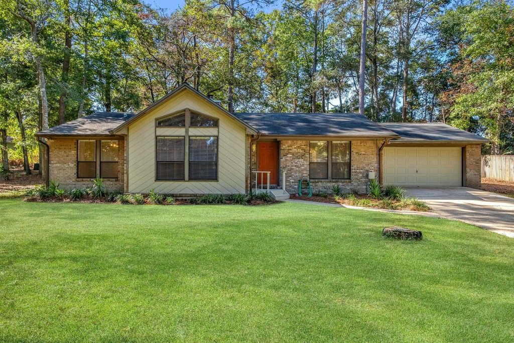 Photo of 3535 Cherokee Ridge Trail, Tallahassee, FL 32312 (MLS # 391934)