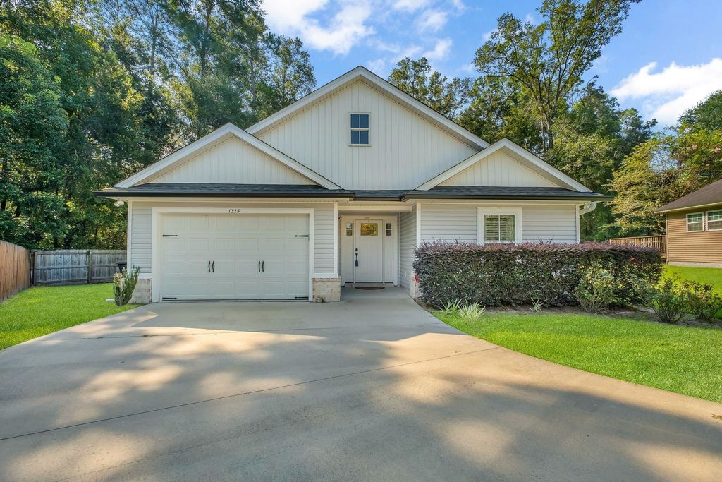 Photo of 1325 Tuscaloosa Trace Trce, Tallahassee, FL 32305 (MLS # 390251)