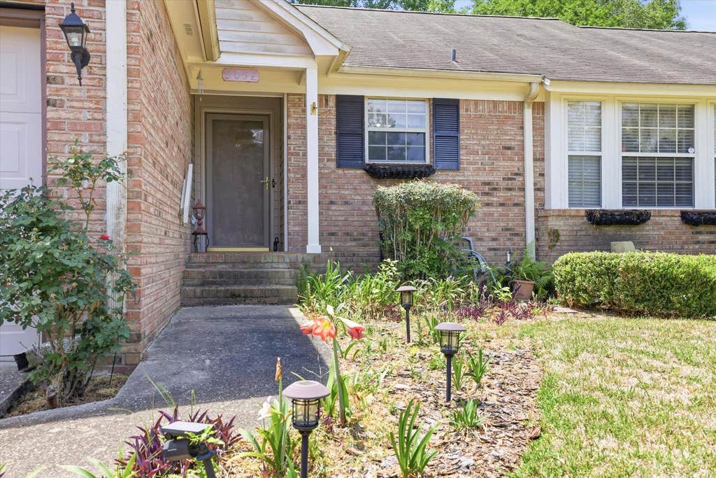 Photo of 3052 Bell Grove Drive, Tallahassee, FL 32308 (MLS # 401927)