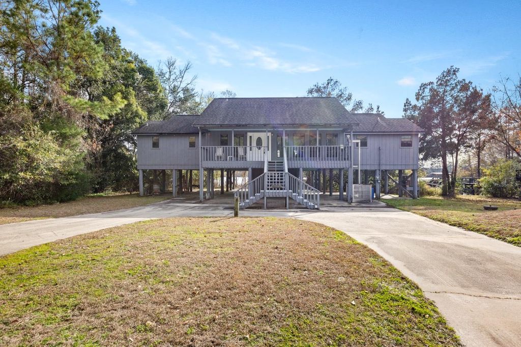 Photo of 29 Gibson Road, Sopchoppy, FL 32358 (MLS # 395513)