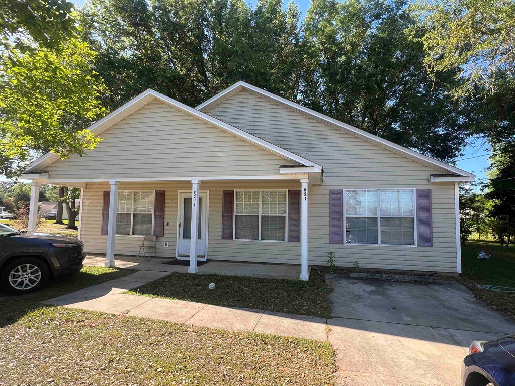 Photo of 831 Arlington Circle, Quincy, FL 32351 (MLS # 398525)