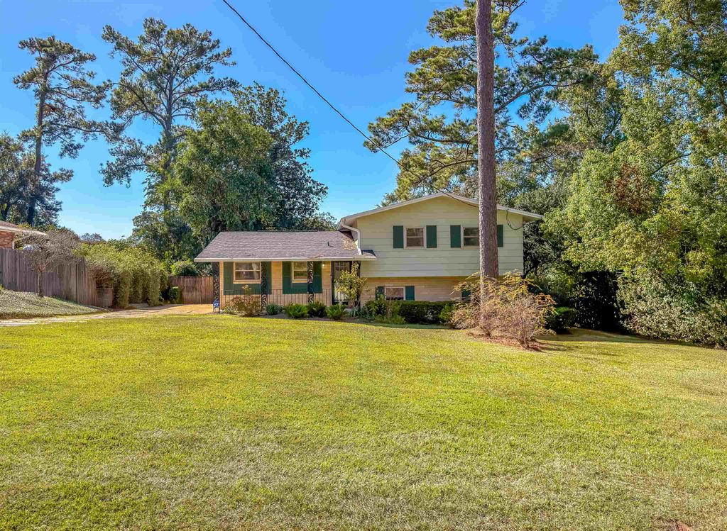 Photo of 810 Devon Drive, Tallahassee, FL 32308 (MLS # 392504)