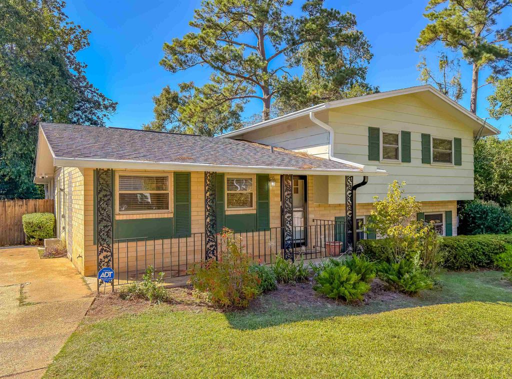 Photo of 810 Devon Drive, Tallahassee, FL 32308 (MLS # 392504)