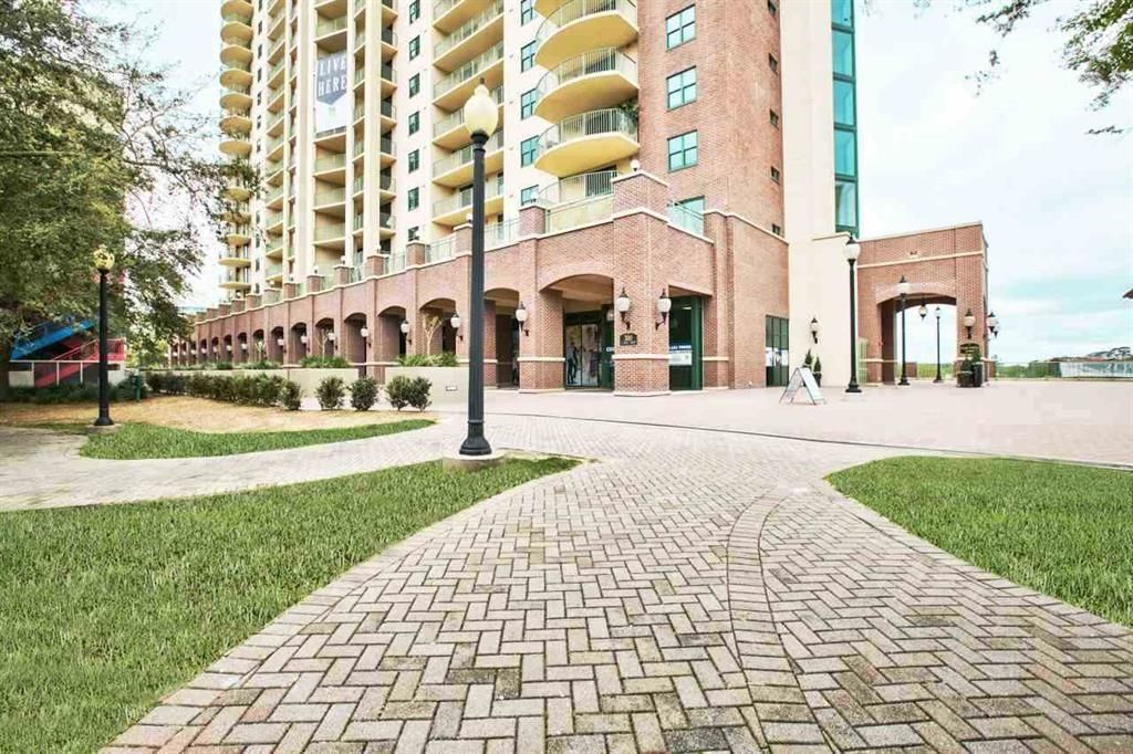 Photo of 300 S Duval St St #708, Tallahassee, FL 32301 (MLS # 320432)