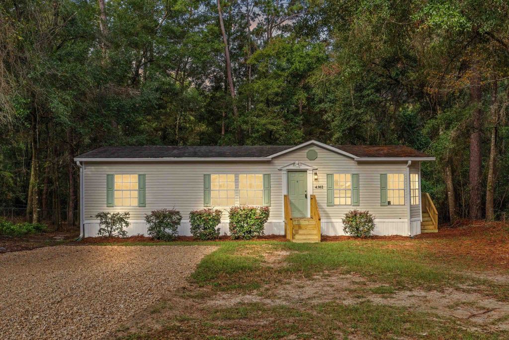 Photo of 4302 W Bark Drive, Tallahassee, FL 32305 (MLS # 392001)