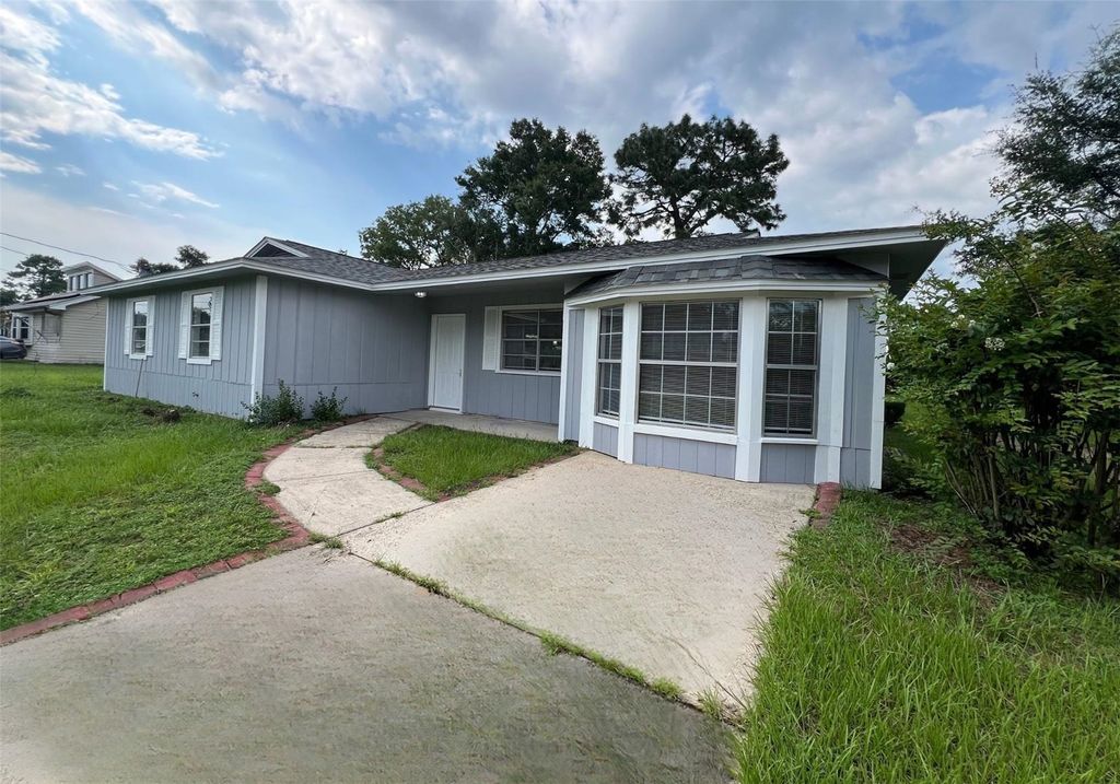Photo of 2708 S Sandalwood Drive, Tallahassee, FL 32305 (MLS # 391503)