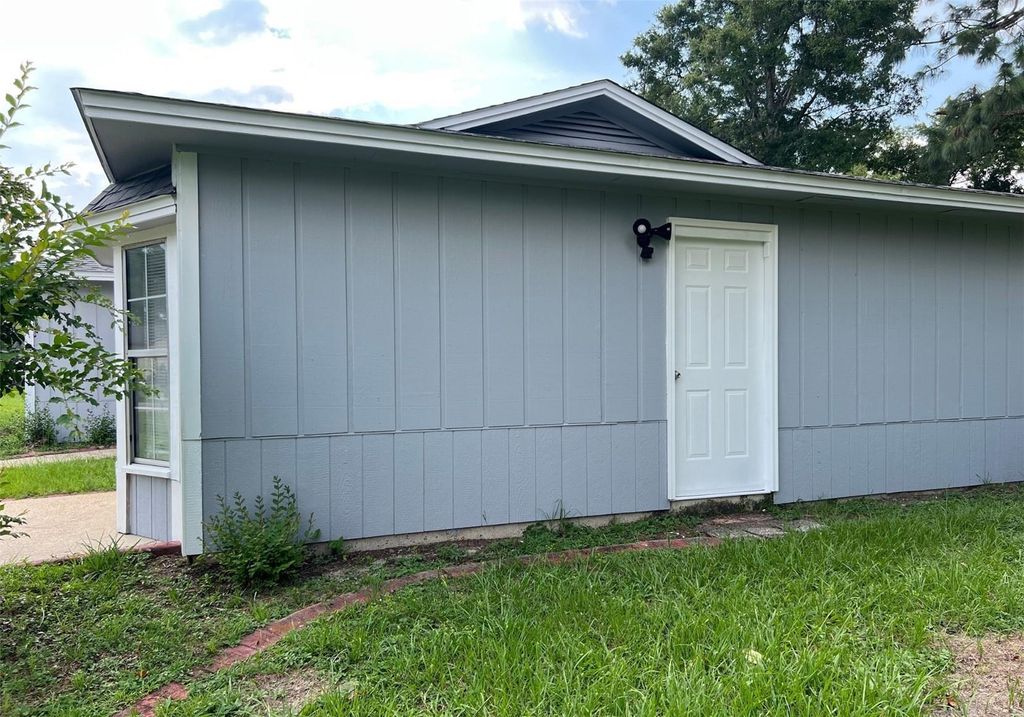 Photo of 2708 S Sandalwood Drive, Tallahassee, FL 32305 (MLS # 391503)
