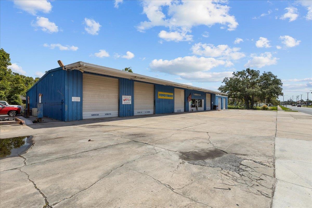 602 W Hampton Springs Avenue