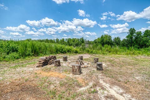 Tiny photo for 3765 Glory Road, Quincy, FL 32352 (MLS # 402042)