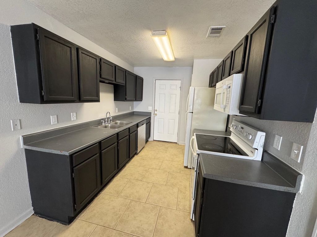 Photo of 215 Dixie Drive #D, Tallahassee, FL 32304 (MLS # 394349)