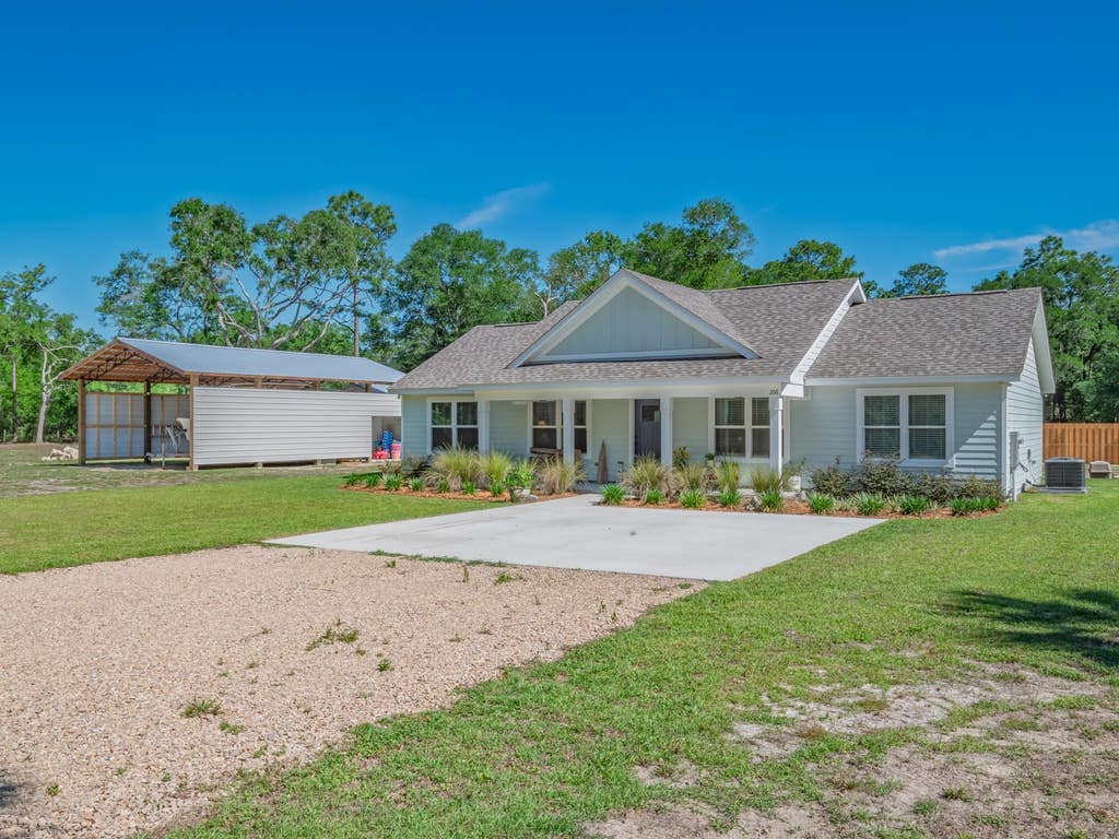 Photo of 106 Carter Road, Crawfordville, FL 32327 (MLS # 402811)