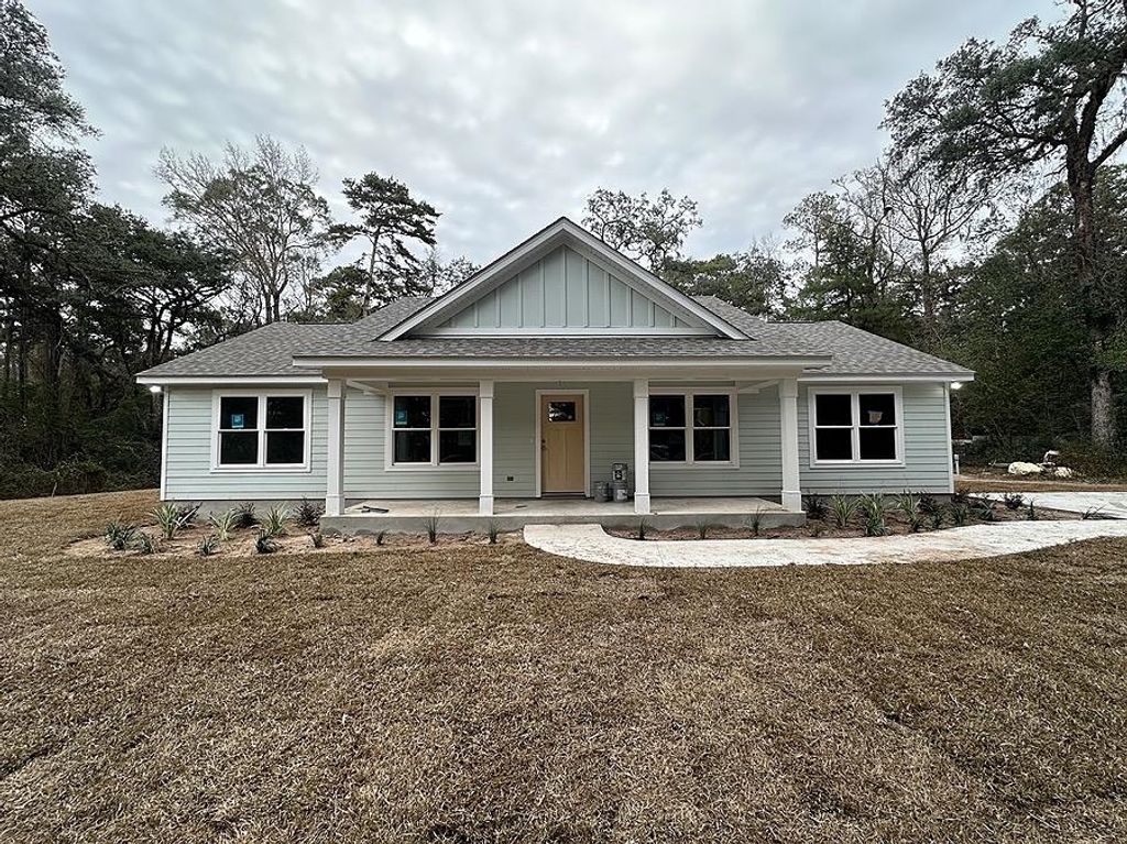 Photo of 10 Centerline Road, Crawfordville, FL 32327 (MLS # 393929)