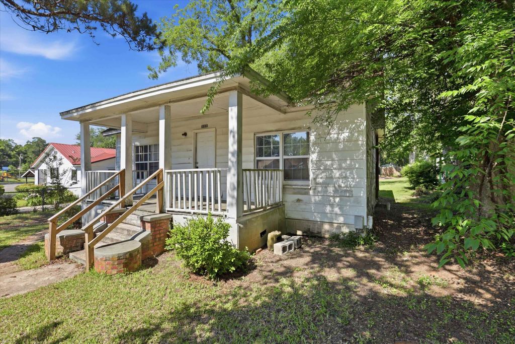 Photo of 332 S 12TH Street, Quincy, FL 32351 (MLS # 399936)