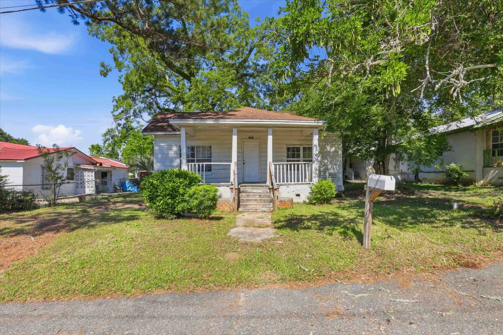Photo of 332 S 12TH Street, Quincy, FL 32351 (MLS # 399936)
