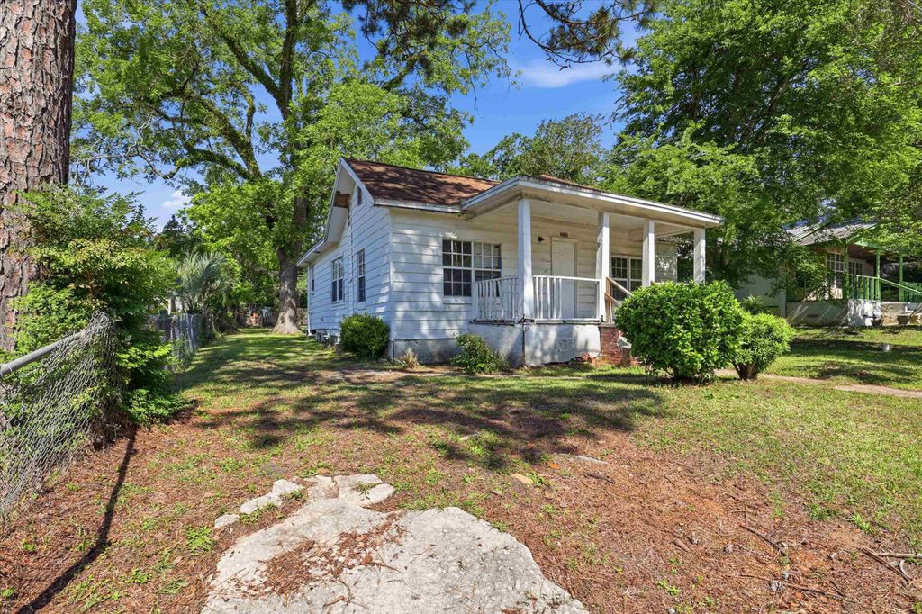 Photo of 332 S 12TH Street, Quincy, FL 32351 (MLS # 399936)
