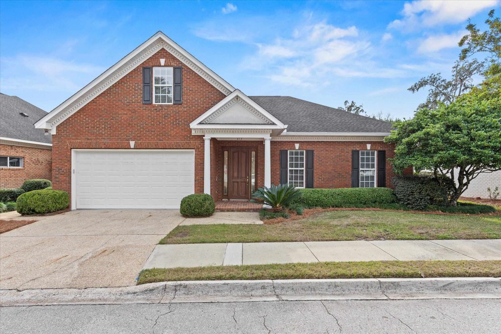 Photo of 813 GREENBRIER Lane, Tallahassee, FL 32308 (MLS # 394812)