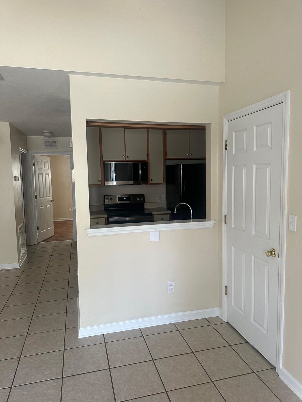 Photo of 1350 Castelnau Court #C, Tallahassee, FL 32301 (MLS # 394747)