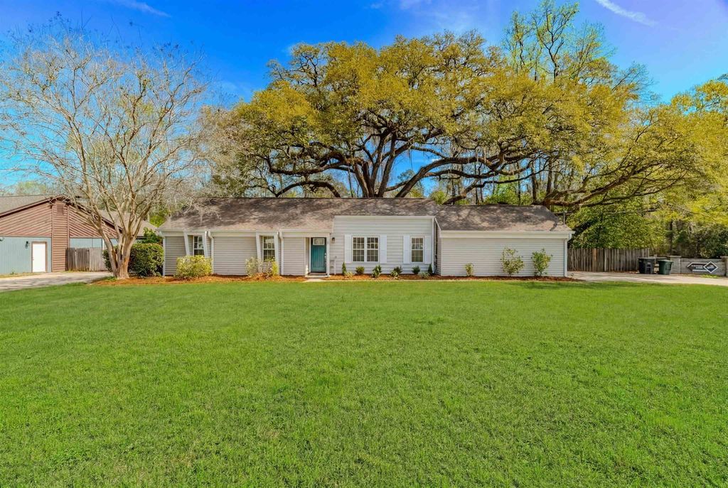 Photo of 2201 Eastgate Way, Tallahassee, FL 32308 (MLS # 397834)