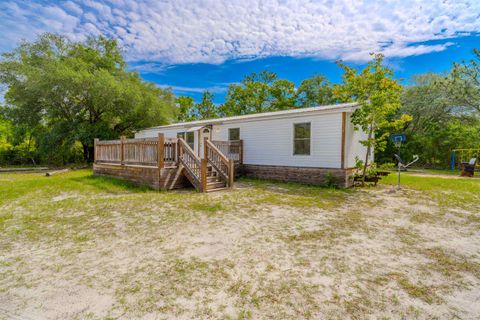 Photo of 989 LAKEVIEW POINT Road, Quincy, FL 32351 (MLS # 400389)