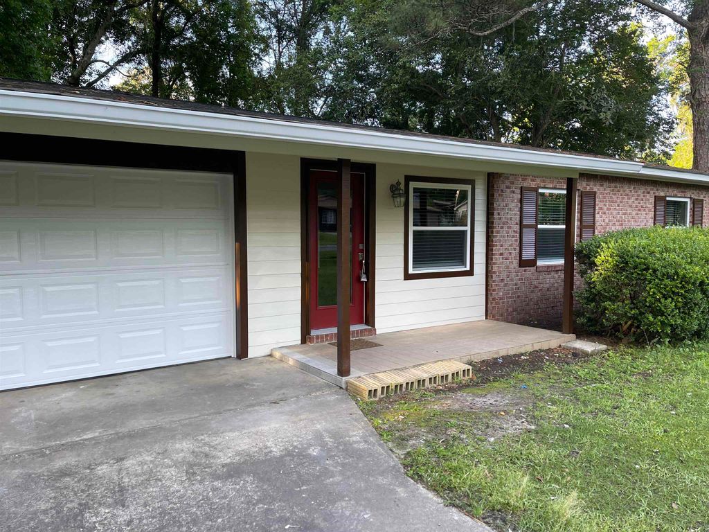Photo of 2601 RIPPEE RD Rd, Tallahassee, FL 32303 (MLS # 393487)