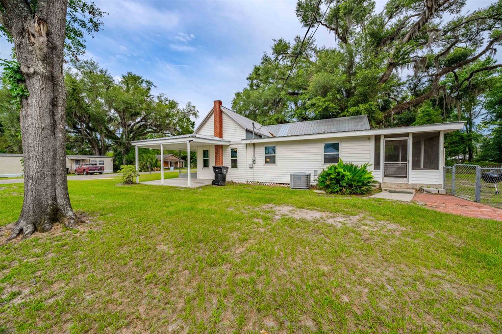 Photo of 616 W Wilcox Street, Perry, FL 32347 (MLS # 401085)