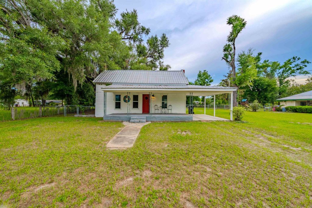 Photo of 616 W Wilcox Street, Perry, FL 32347 (MLS # 401085)