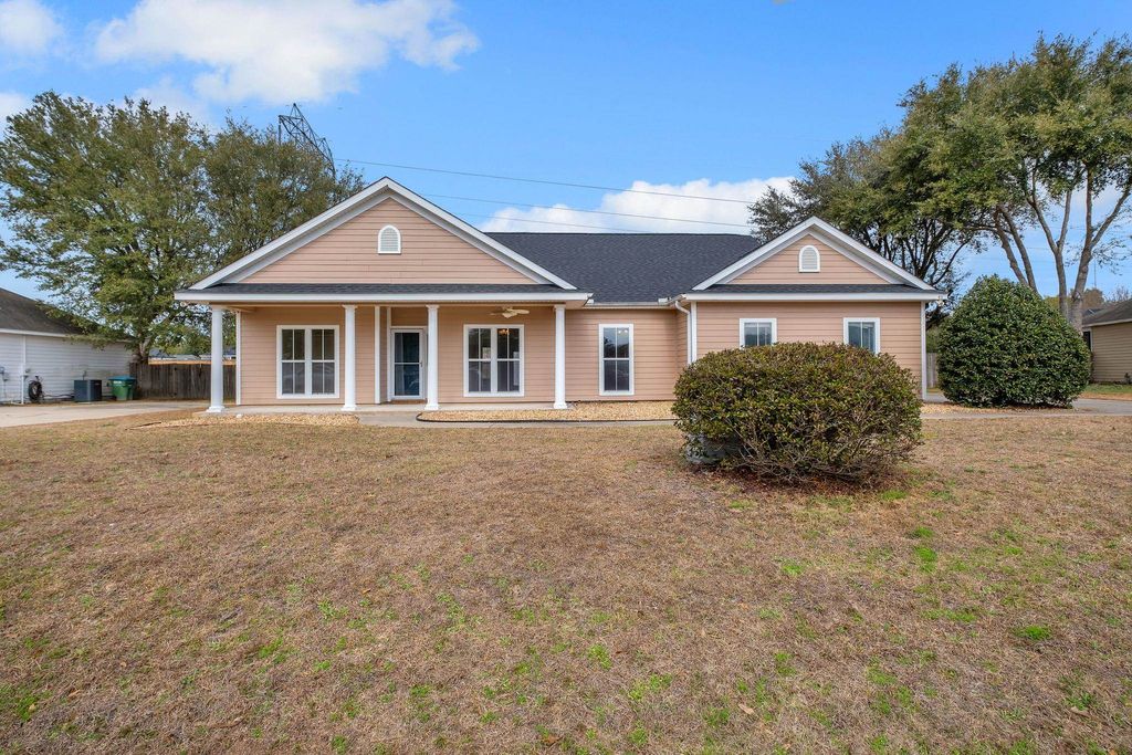Photo of 46 Savannah Forest Circle, Crawfordville, FL 32327 (MLS # 396395)