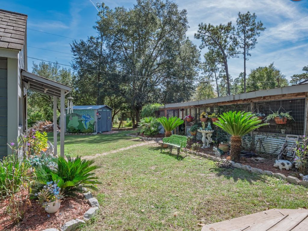 Photo of 72 Mills Circle Cir, Crawfordville, FL 32327 (MLS # 392579)