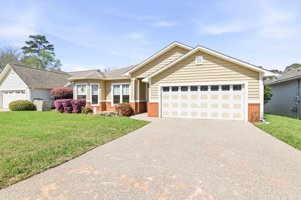 Photo of 8354 Hinsdale Way, Tallahassee, FL 32312 (MLS # 399951)