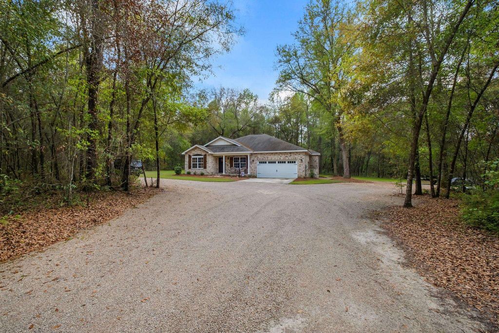 Photo of 81 E Deer Pass, Havana, FL 32333 (MLS # 397893)